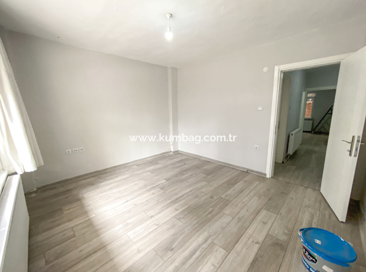 Kumbağ Pazar Sokağında Ayrı Mutfaklı Geniş 2+1 Kiralık Daire