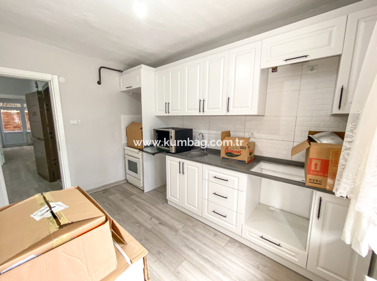 Kumbağ Pazar Sokağında Ayrı Mutfaklı Geniş 2+1 Kiralık Daire