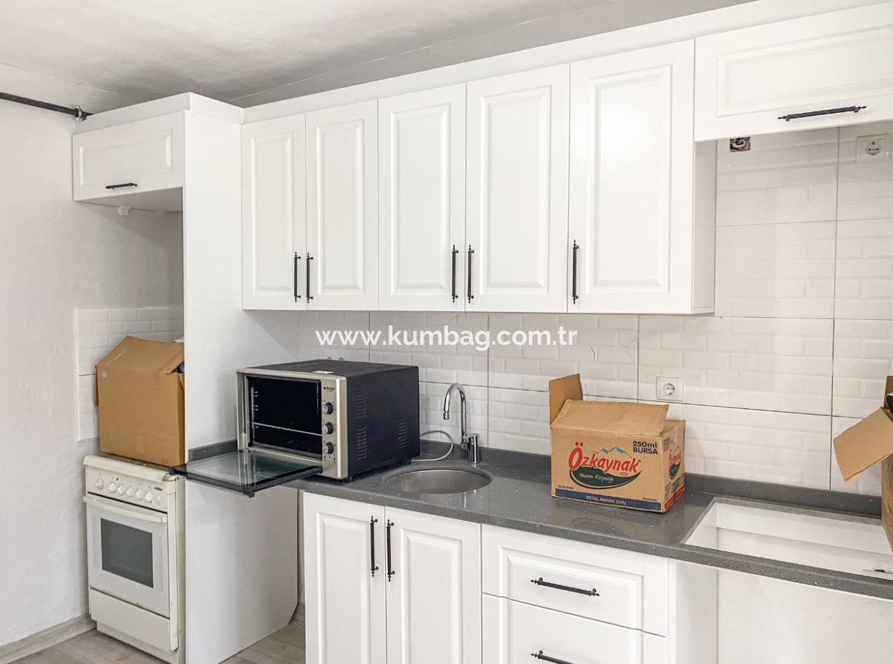 Kumbağ Pazar Sokağında Ayrı Mutfaklı Geniş 2+1 Kiralık Daire