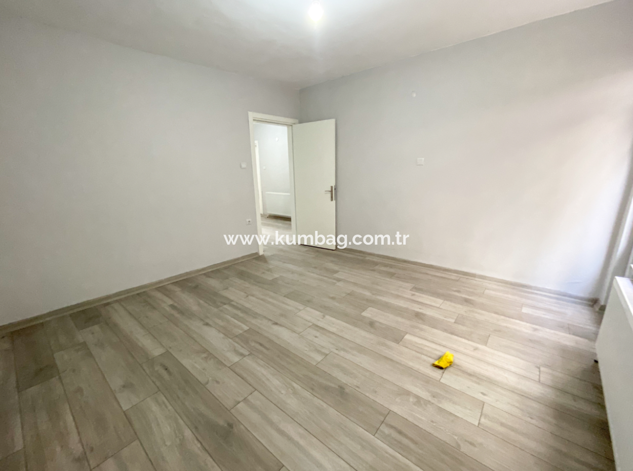 Kumbağ Pazar Sokağında Ayrı Mutfaklı Geniş 2+1 Kiralık Daire