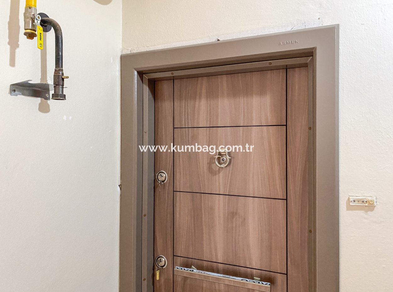 Kumbağ Pazar Sokağında Ayrı Mutfaklı Geniş 2+1 Kiralık Daire