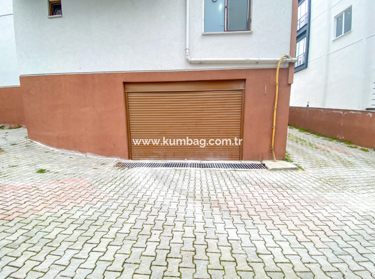 Altınova'da Merkezi Konumda Çok Geniş 2+1 Kiralık Daire