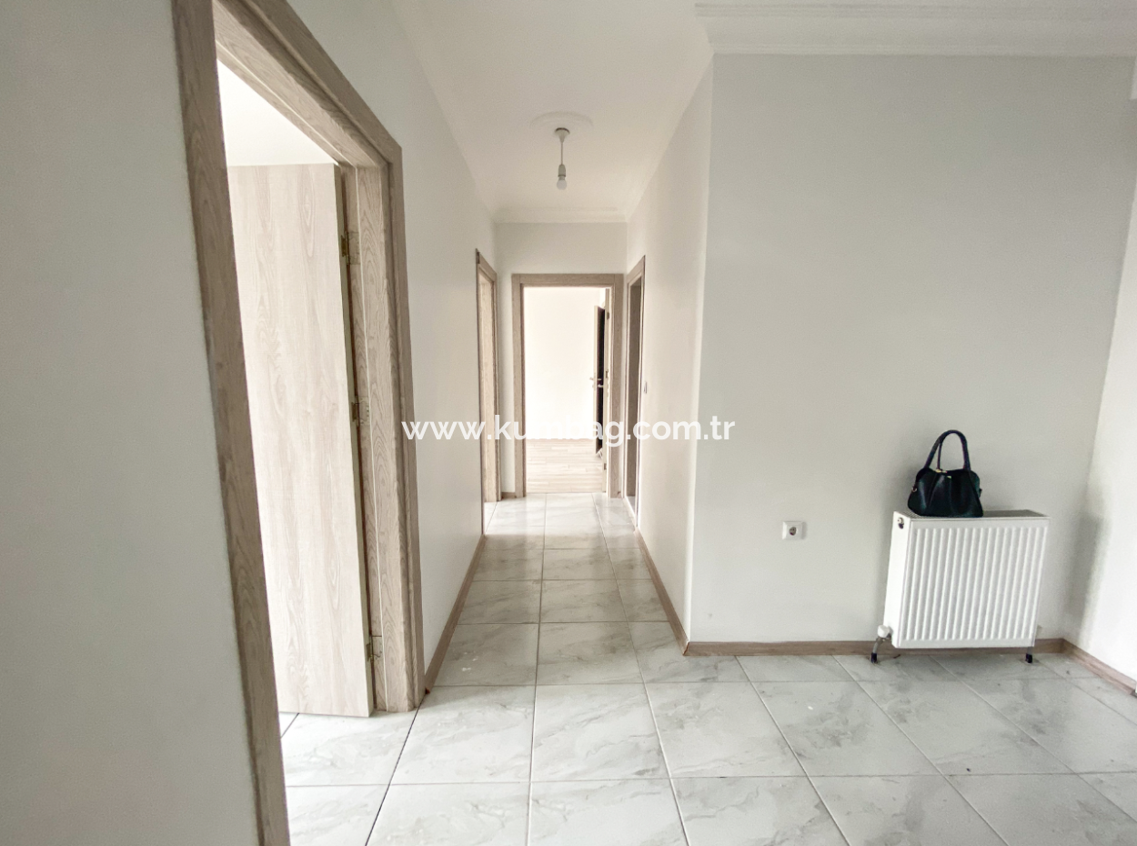 Altınova'da Merkezi Konumda Çok Geniş 2+1 Kiralık Daire