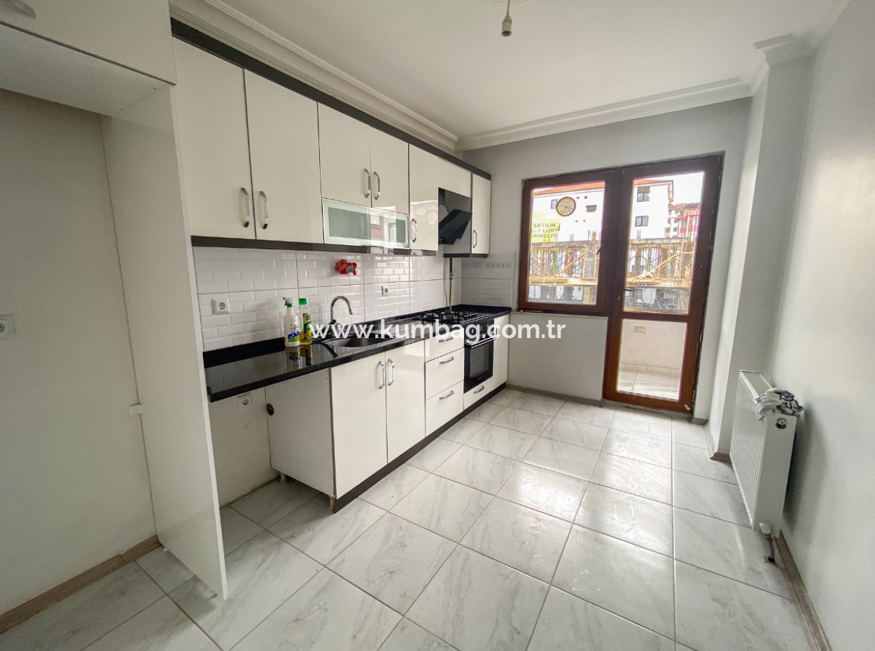 Altınova'da Merkezi Konumda Çok Geniş 2+1 Kiralık Daire