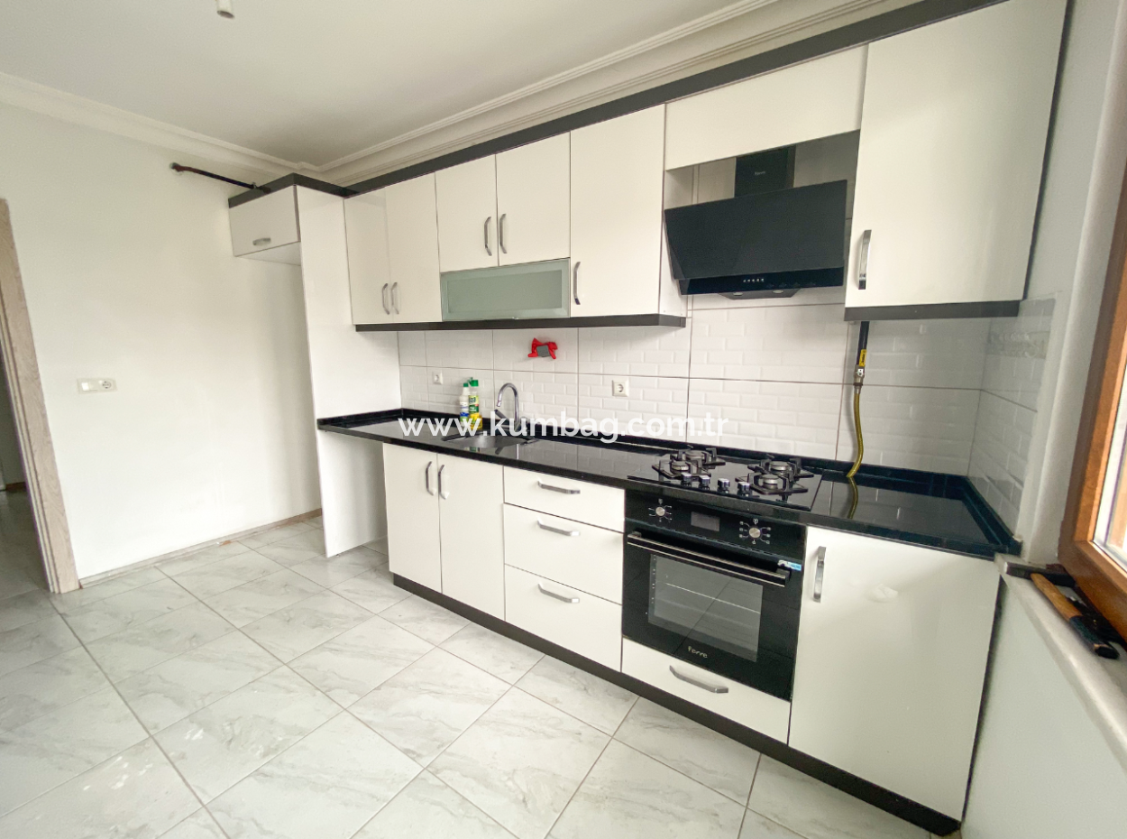 Altınova'da Merkezi Konumda Çok Geniş 2+1 Kiralık Daire