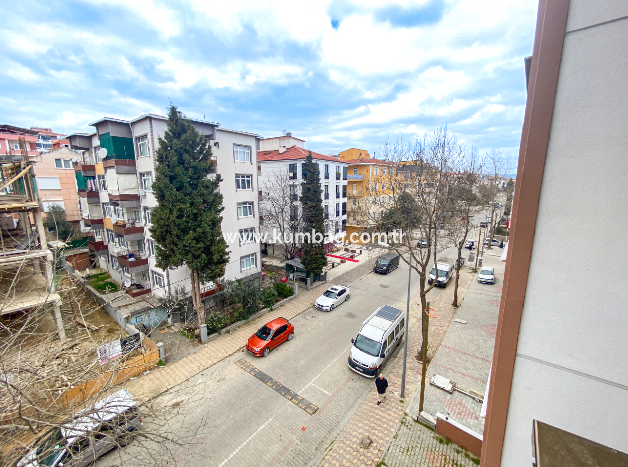 Altınova'da Merkezi Konumda Çok Geniş 2+1 Kiralık Daire