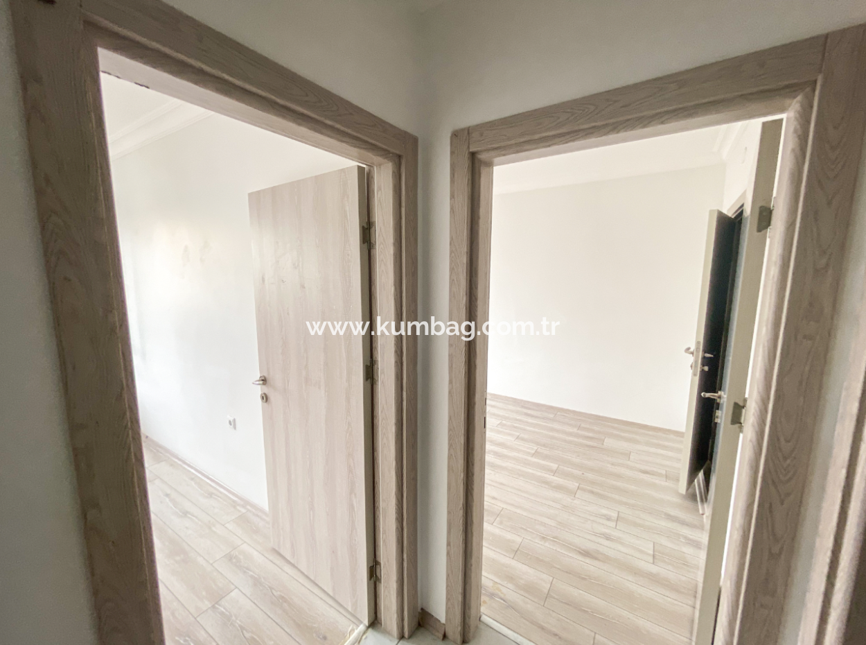 Altınova'da Merkezi Konumda Çok Geniş 2+1 Kiralık Daire