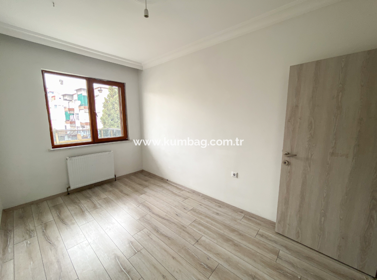 Altınova'da Merkezi Konumda Çok Geniş 2+1 Kiralık Daire