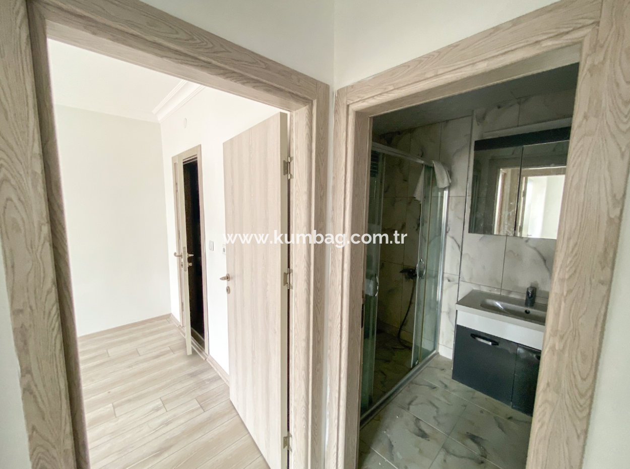 Altınova'da Merkezi Konumda Çok Geniş 2+1 Kiralık Daire