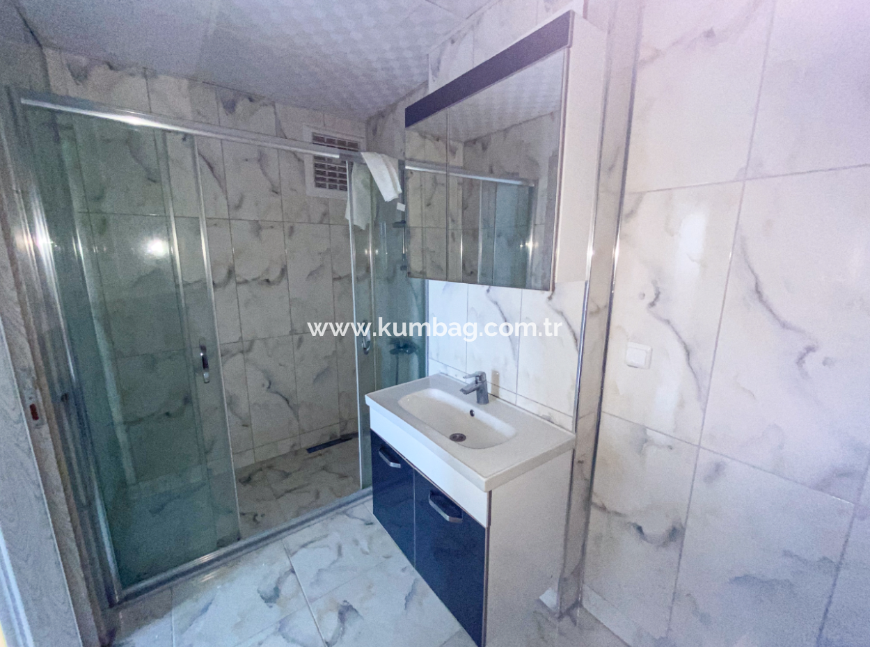 Altınova'da Merkezi Konumda Çok Geniş 2+1 Kiralık Daire