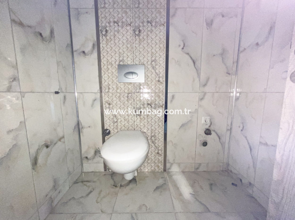 Altınova'da Merkezi Konumda Çok Geniş 2+1 Kiralık Daire