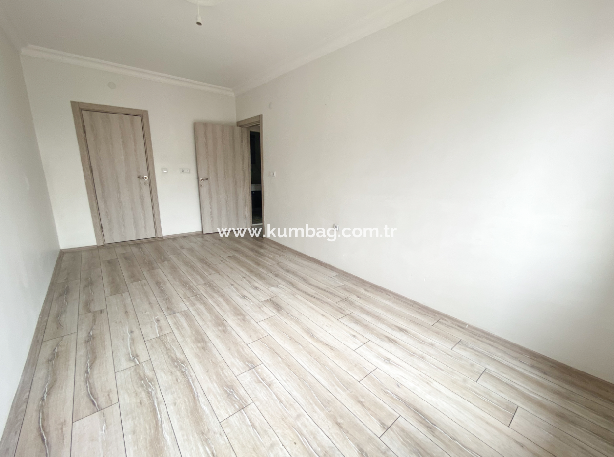 Altınova'da Merkezi Konumda Çok Geniş 2+1 Kiralık Daire