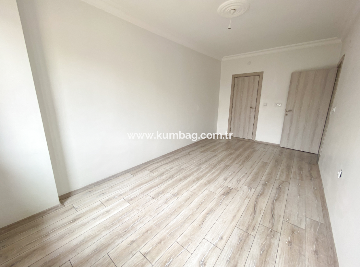 Altınova'da Merkezi Konumda Çok Geniş 2+1 Kiralık Daire