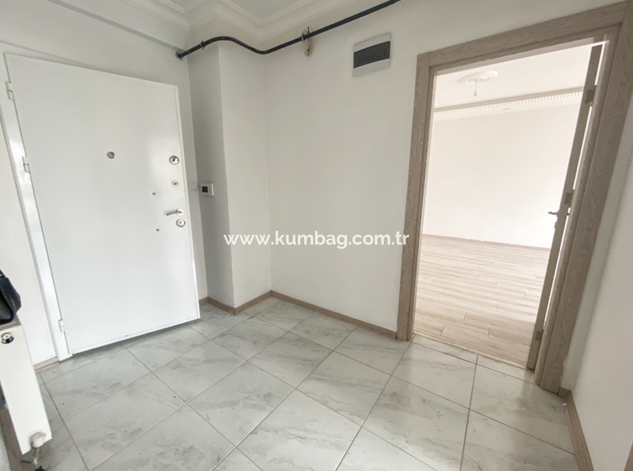 Altınova'da Merkezi Konumda Çok Geniş 2+1 Kiralık Daire