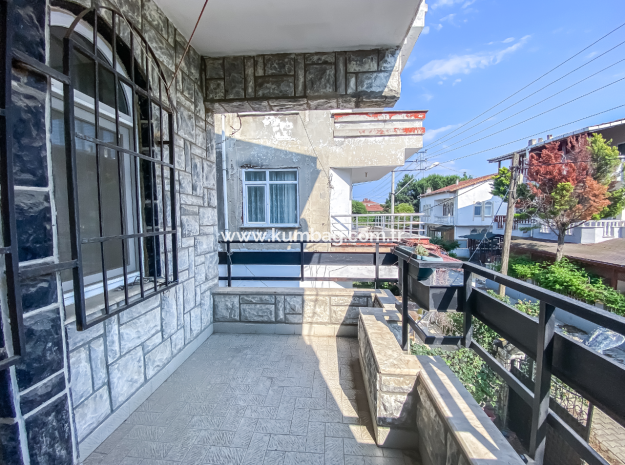 Kumbağ'da Deniz Tarafında Taş Kaplama Satılık Tripleks 4+1 Villa