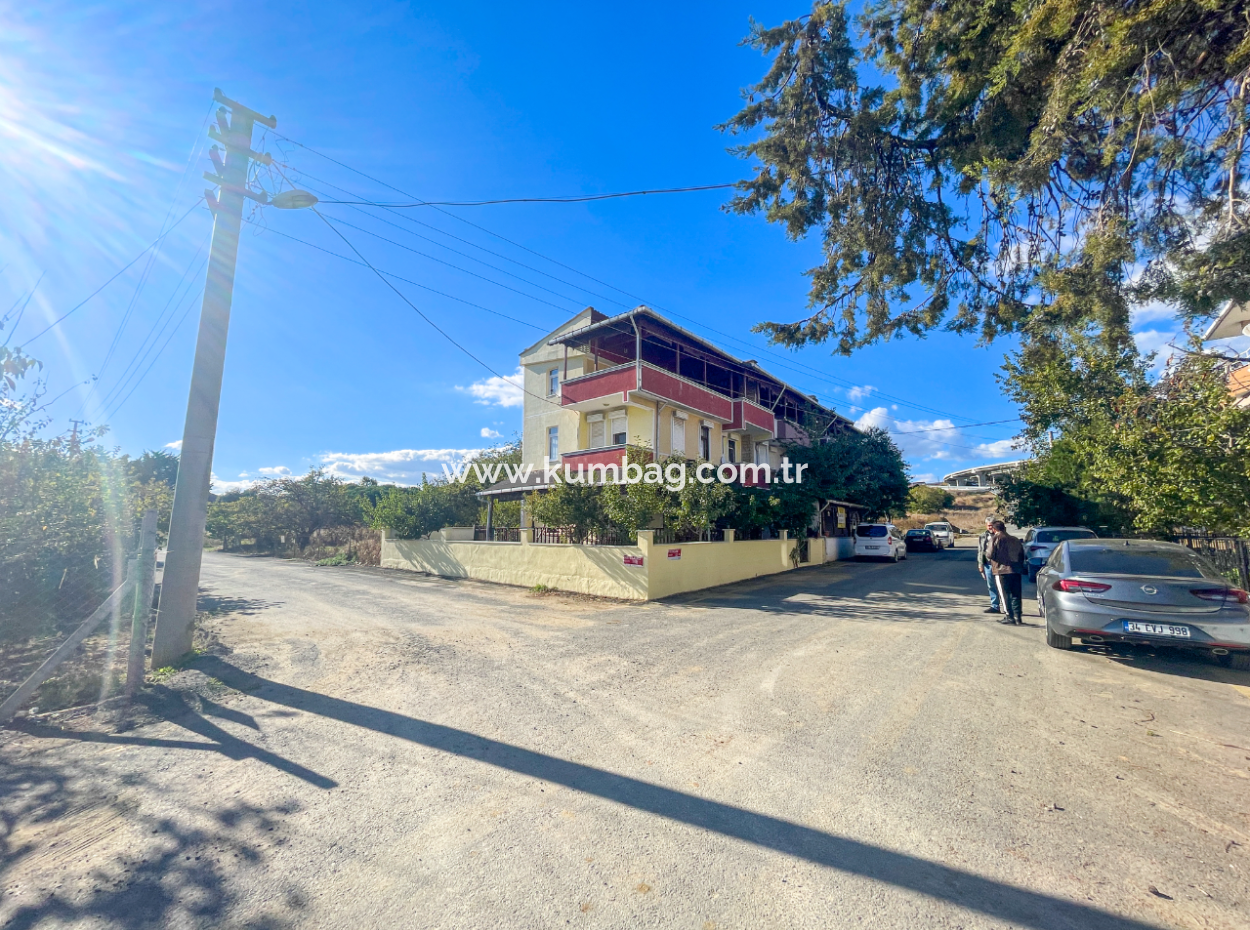 Kumbağ Denize Yakın Bahçeli İskanlı Satılık Tripleks 4+1 Villa