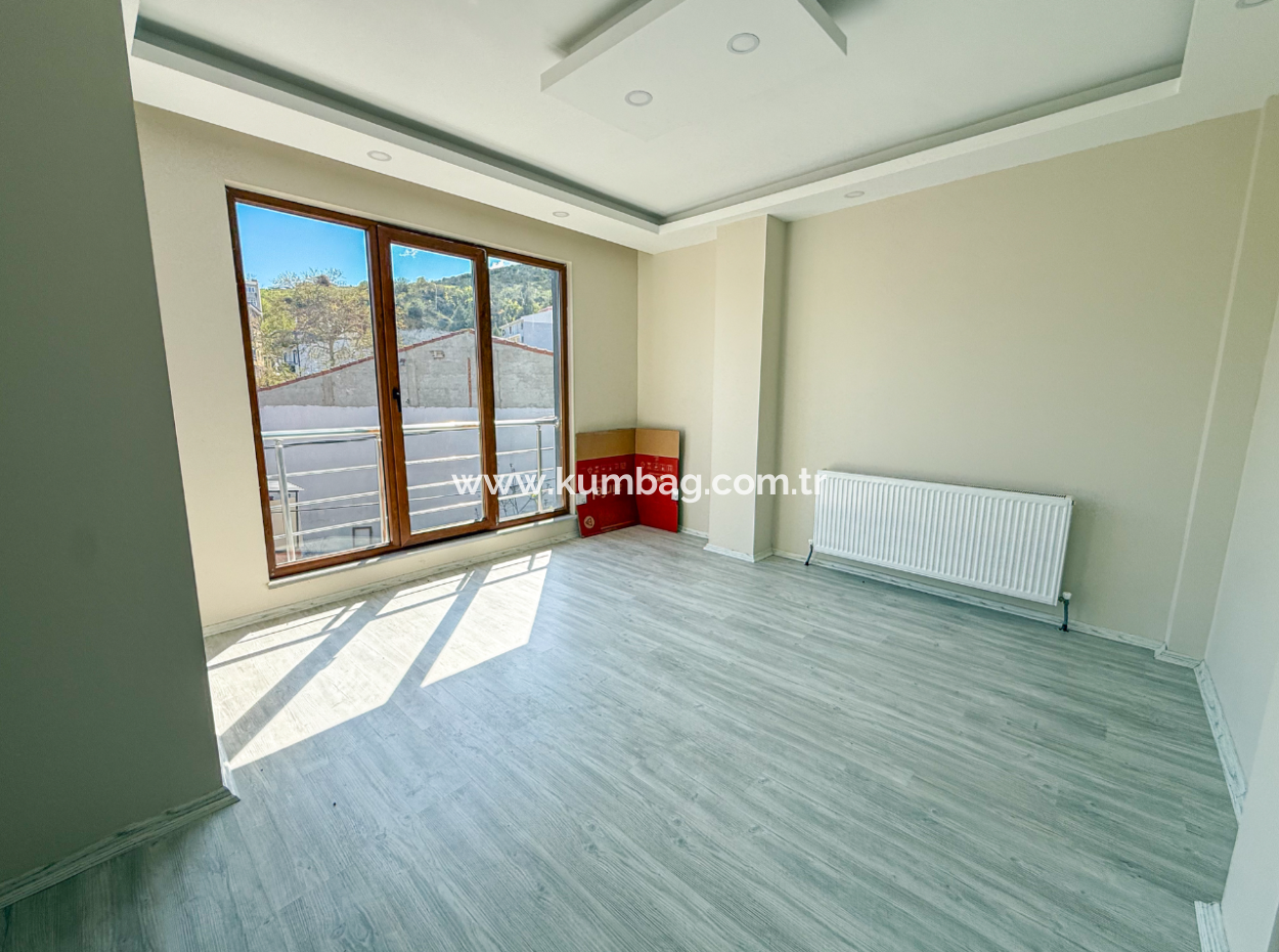 Kumbağ Liman Mevkii Yeni Ve Asansörlü Binada Kiralık 1+1 Daire