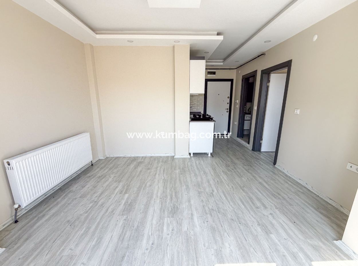Kumbağ Liman Mevkii Yeni Ve Asansörlü Binada Kiralık 1+1 Daire