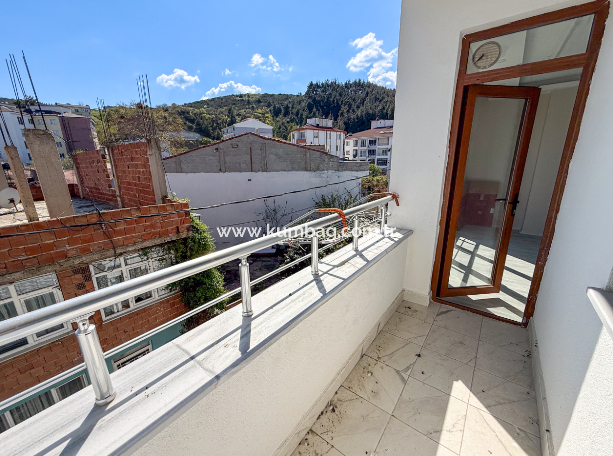 Kumbağ Liman Mevkii Yeni Ve Asansörlü Binada Kiralık 1+1 Daire