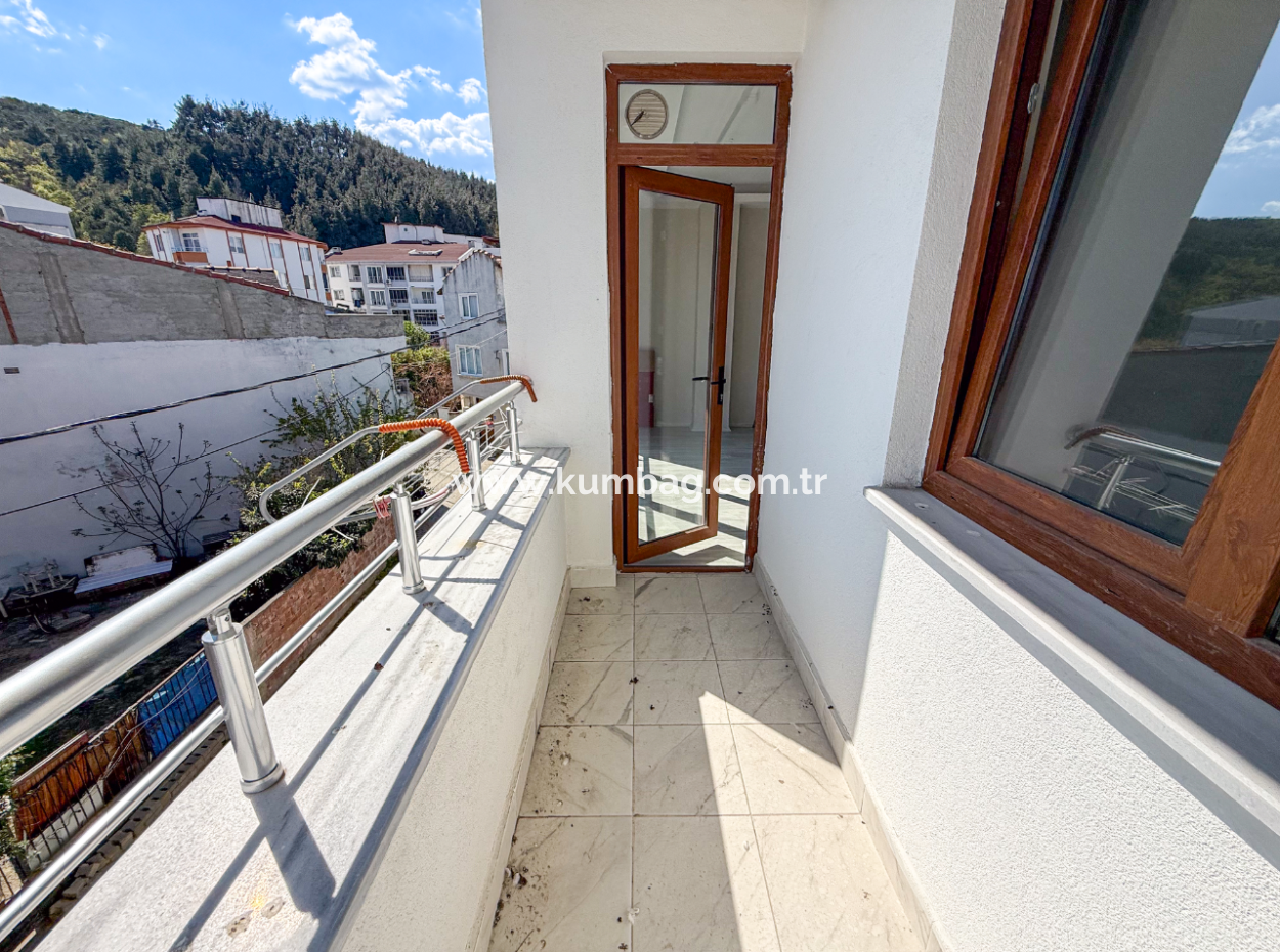 Kumbağ Liman Mevkii Yeni Ve Asansörlü Binada Kiralık 1+1 Daire