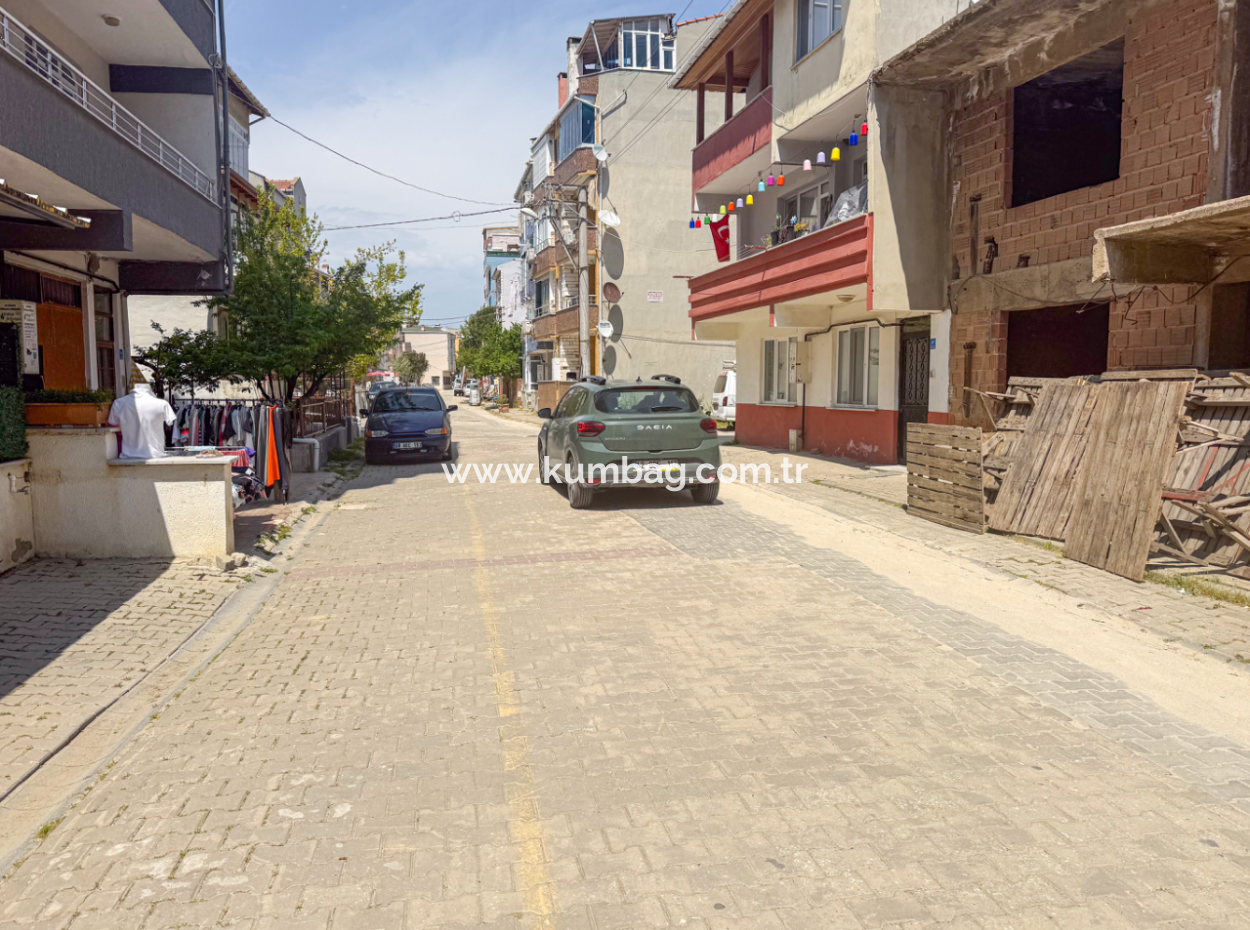 Kumbağ Pazar Sokağında Ayrı Mutfaklı Geniş 2+1 Kiralık Daire