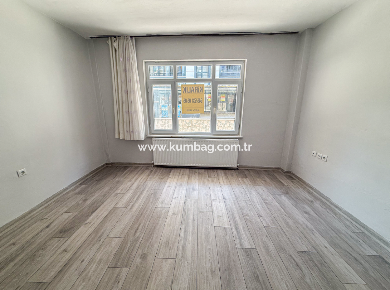 Kumbağ Pazar Sokağında Ayrı Mutfaklı Geniş 2+1 Kiralık Daire