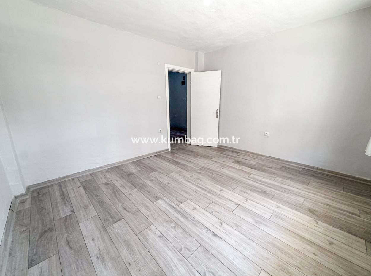 Kumbağ Pazar Sokağında Ayrı Mutfaklı Geniş 2+1 Kiralık Daire