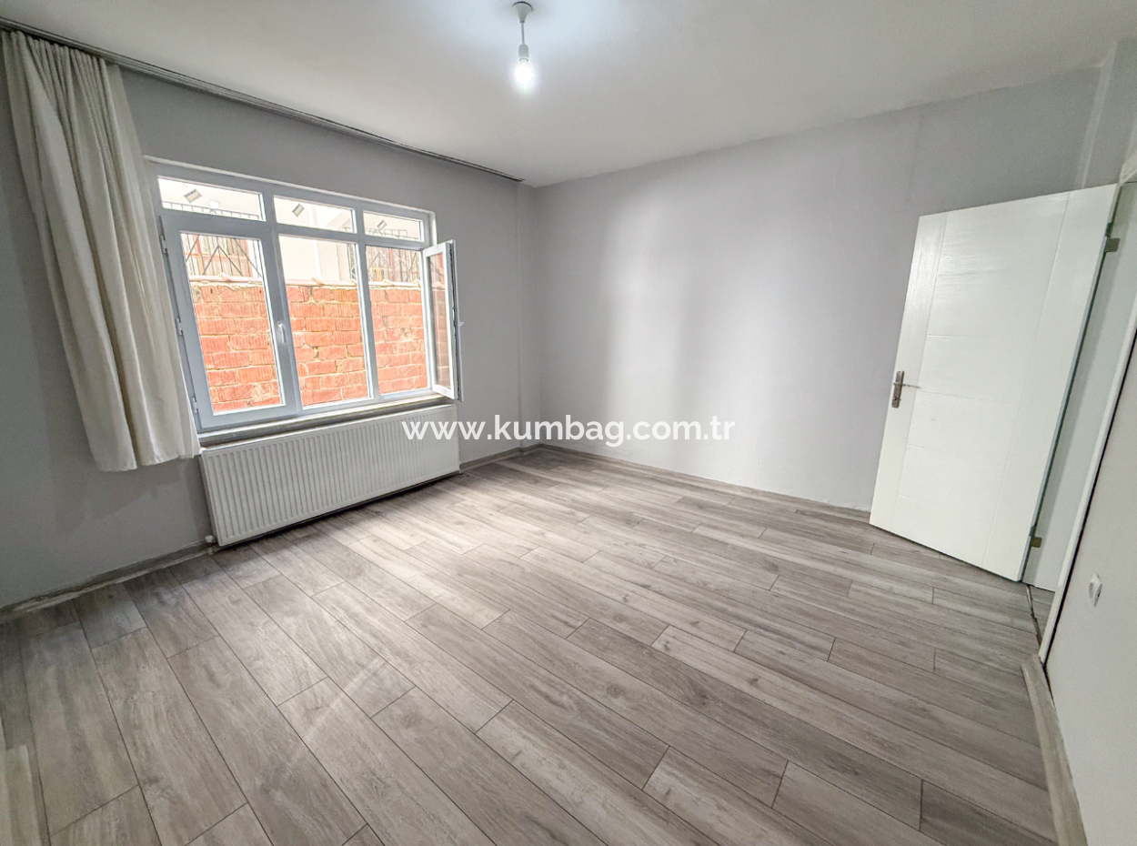 Kumbağ Pazar Sokağında Ayrı Mutfaklı Geniş 2+1 Kiralık Daire