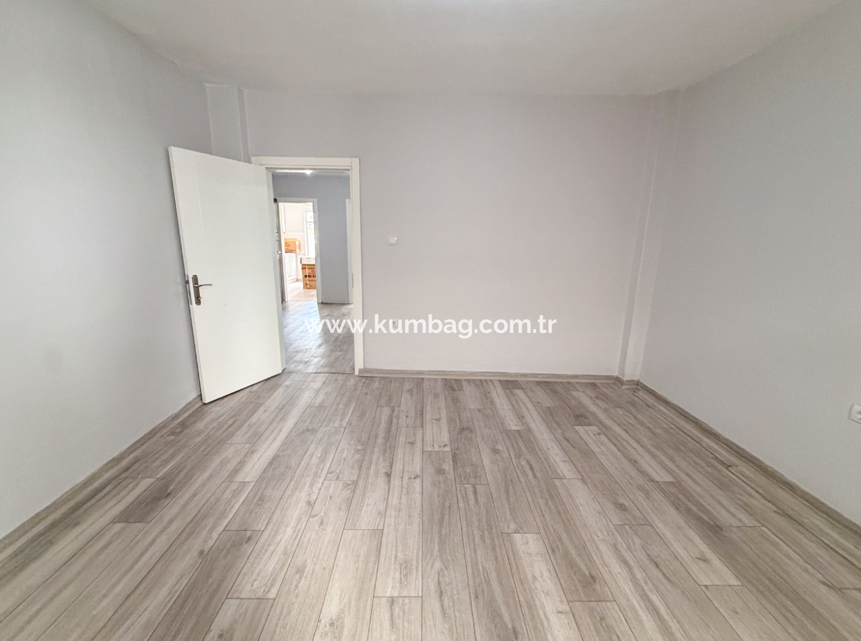 Kumbağ Pazar Sokağında Ayrı Mutfaklı Geniş 2+1 Kiralık Daire