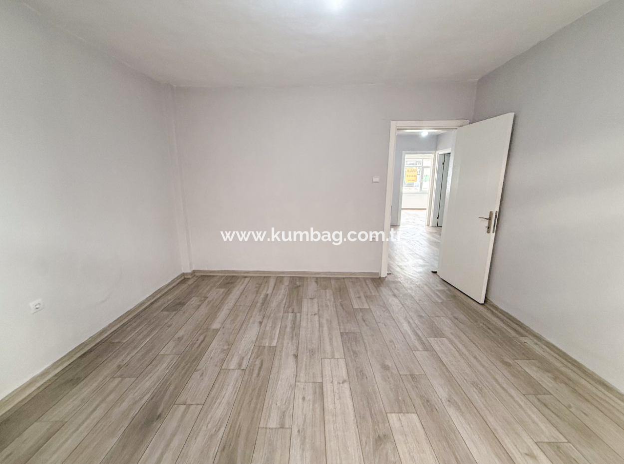 Kumbağ Pazar Sokağında Ayrı Mutfaklı Geniş 2+1 Kiralık Daire