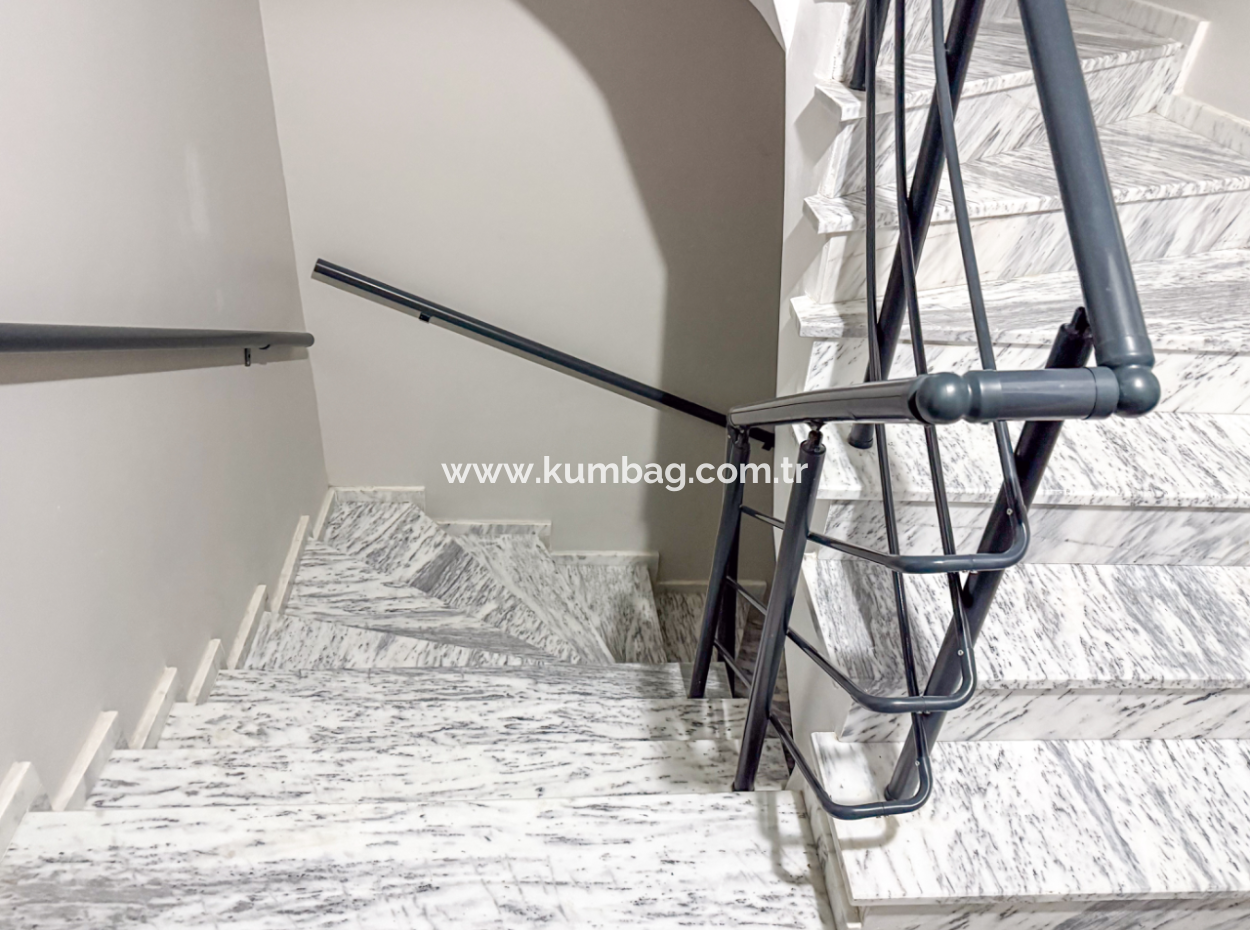 Kumbağ Havuzlu Sitede Eşyalı Kiralık Lüks 2+1 Daire