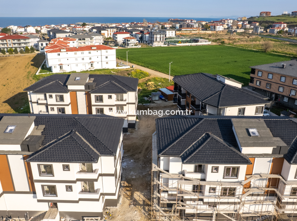 Kumbağ Lüks Havuzlu Yonca Evleri Sitesinde Satılık 2+1 Daireler
