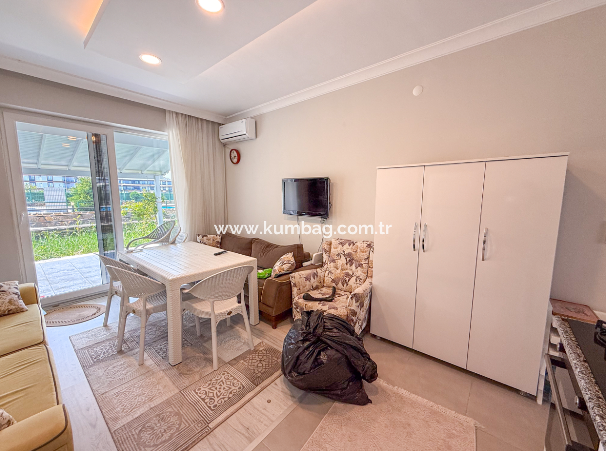 Aquaparklı Ve Havuzlu Site İçerisinde Satılık 1+1 Bahçeli Daire