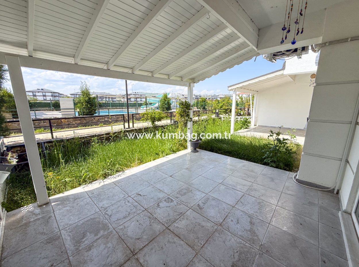 Aquaparklı Ve Havuzlu Site İçerisinde Satılık 1+1 Bahçeli Daire