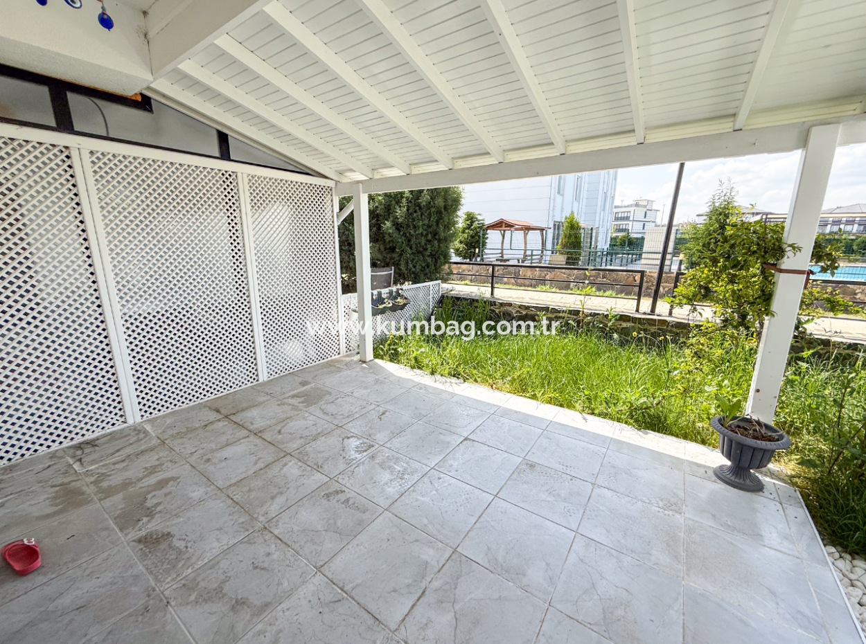 Aquaparklı Ve Havuzlu Site İçerisinde Satılık 1+1 Bahçeli Daire