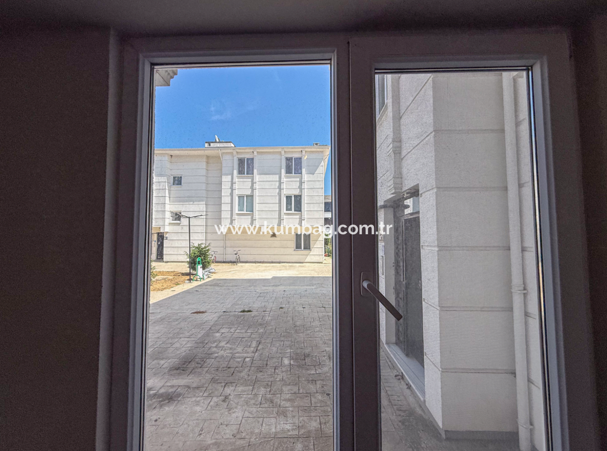 Aquaparklı Ve Havuzlu Site İçerisinde Satılık 1+1 Bahçeli Daire