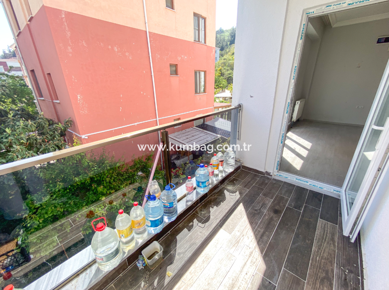 Kumbağ Pazar Sokağı Asansörlü Binada Kiralık 1+1 Daire