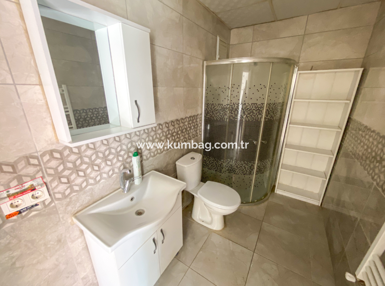 Kumbağ Pazar Sokağı Asansörlü Binada Kiralık 1+1 Daire
