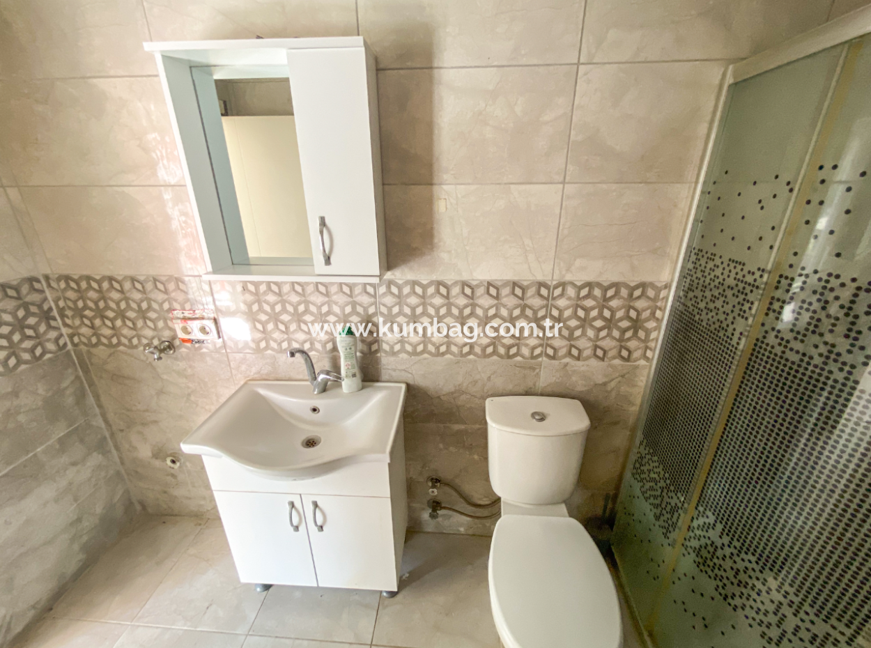 Kumbağ Pazar Sokağı Asansörlü Binada Kiralık 1+1 Daire