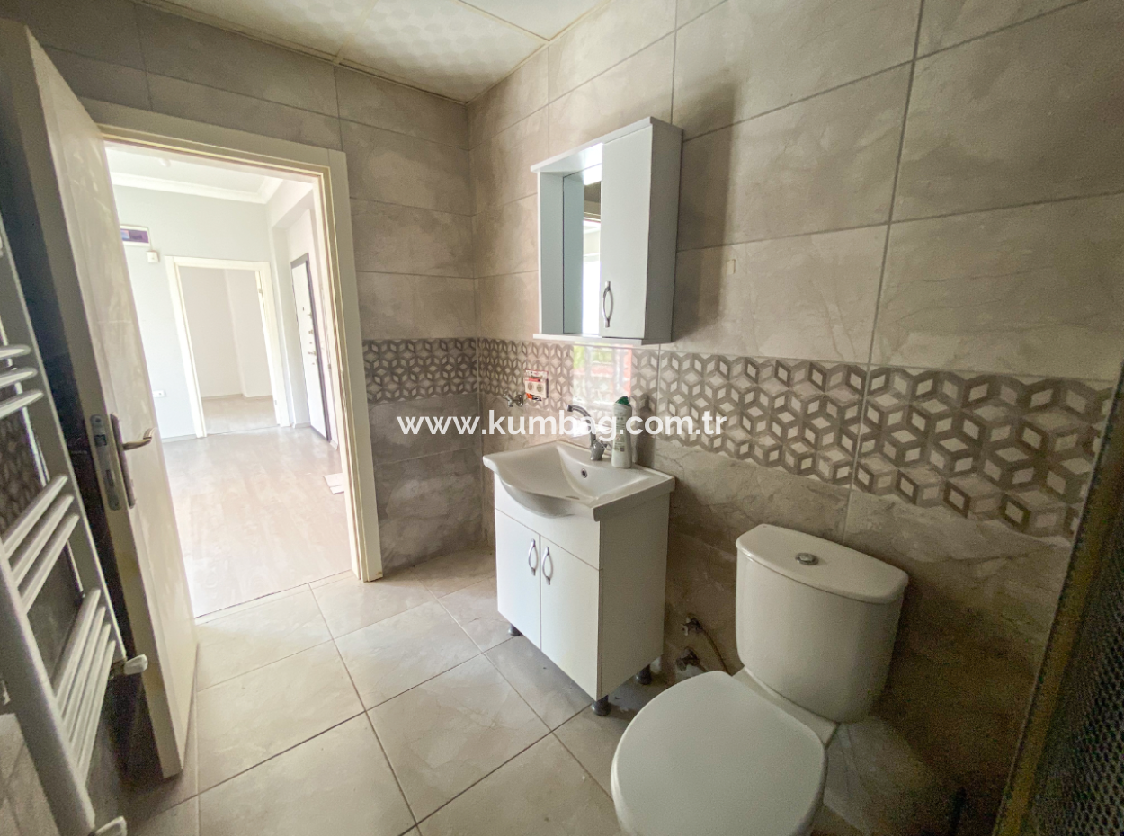 Kumbağ Pazar Sokağı Asansörlü Binada Kiralık 1+1 Daire