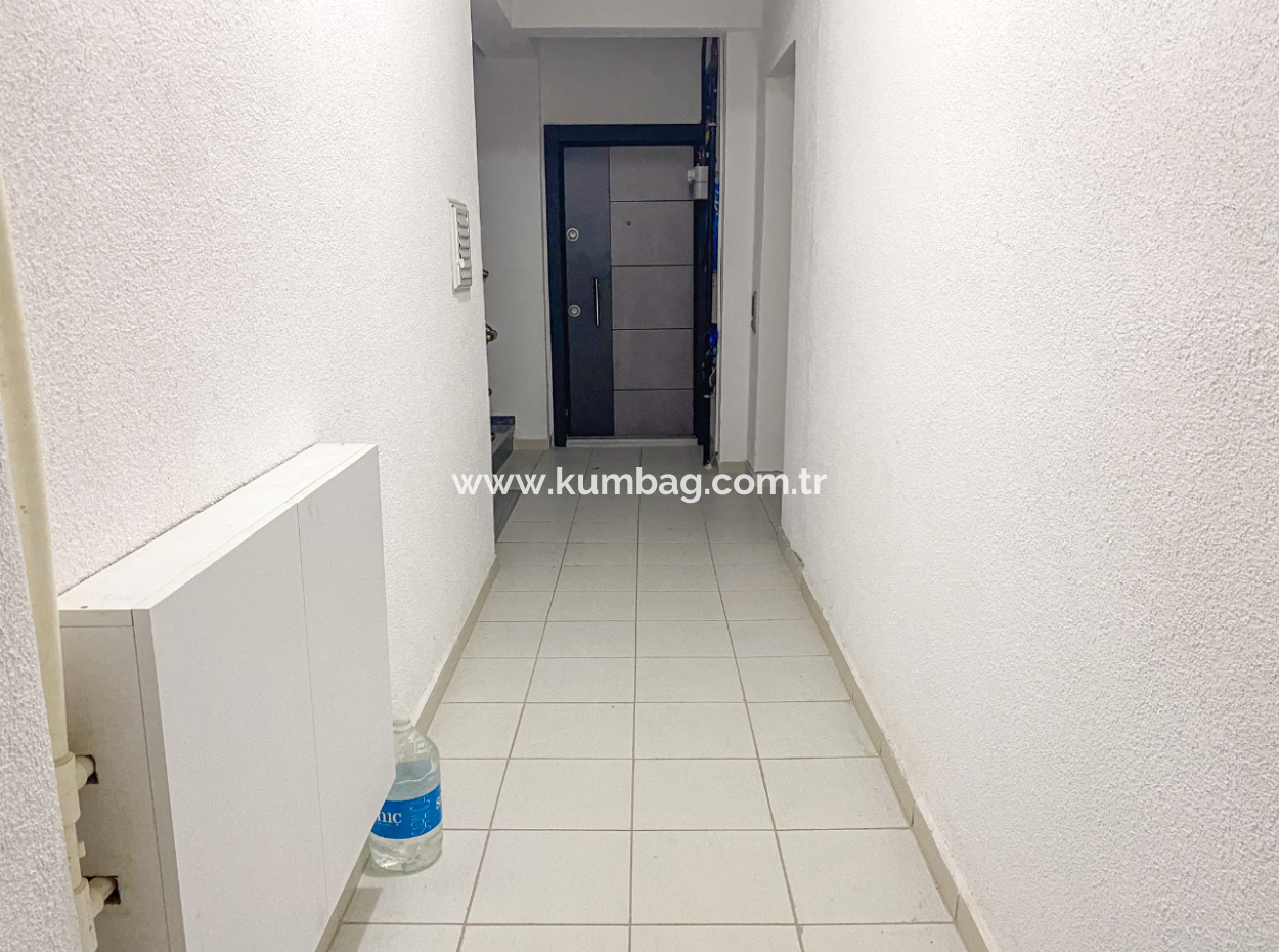 Kumbağ Pazar Sokağı Asansörlü Binada Kiralık 1+1 Daire