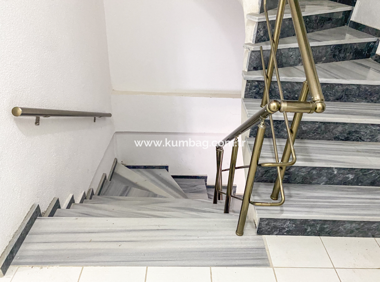 Kumbağ Pazar Sokağı Asansörlü Binada Kiralık 1+1 Daire