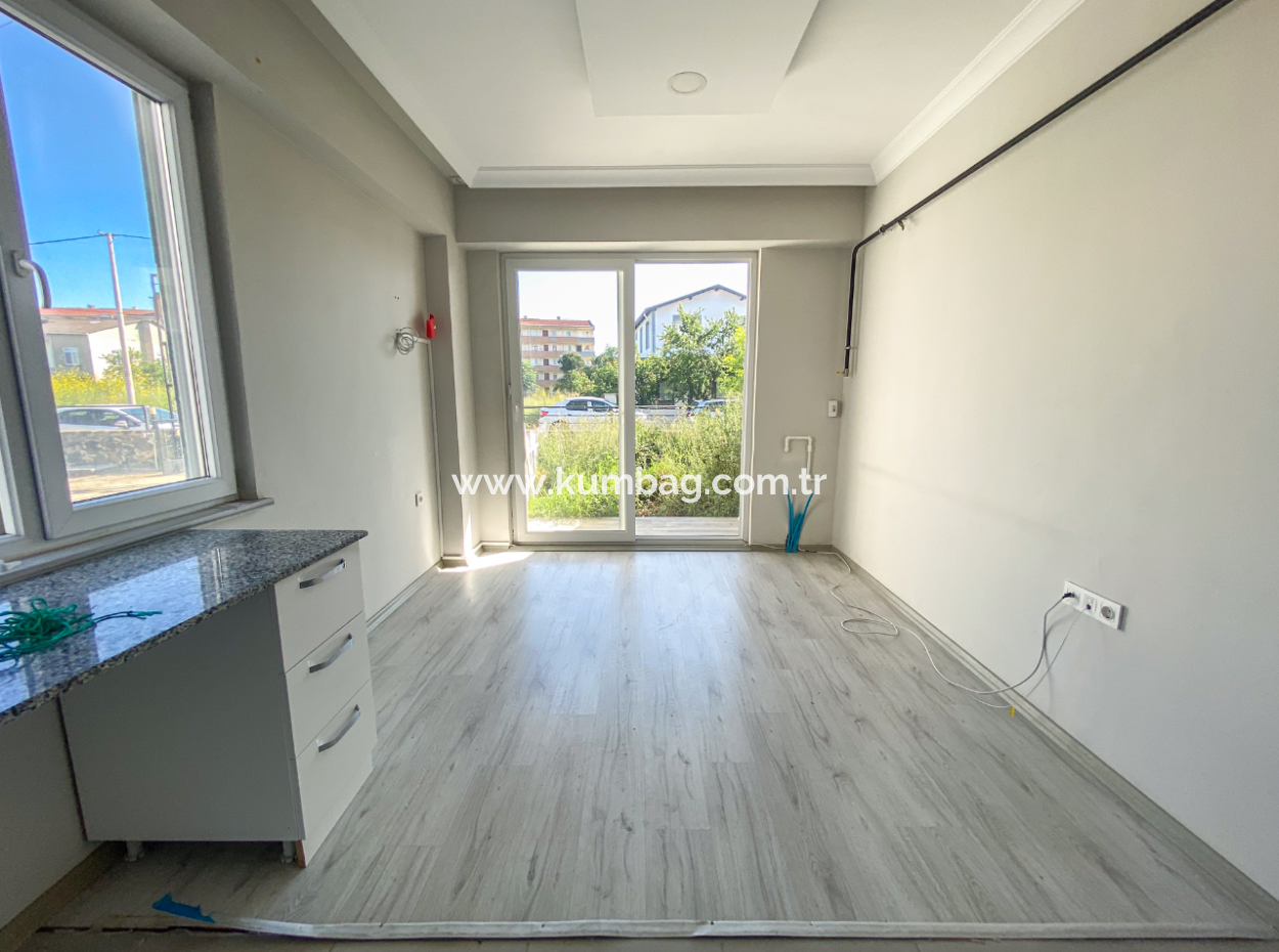 Aquaparklı Ve Havuzlu Sitede Satılık 1+1 Bahçeli Köşe Daire