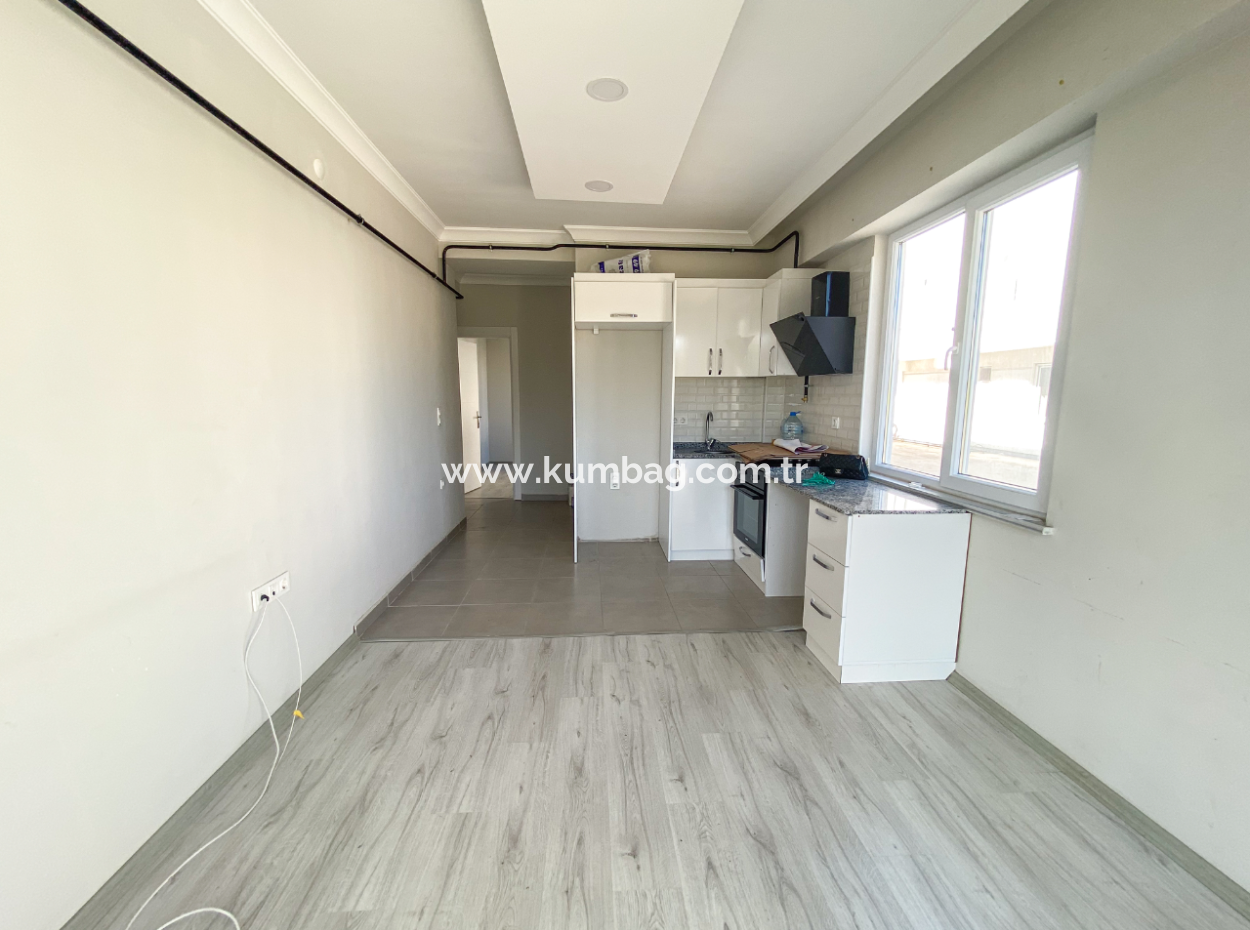 Aquaparklı Ve Havuzlu Sitede Satılık 1+1 Bahçeli Köşe Daire