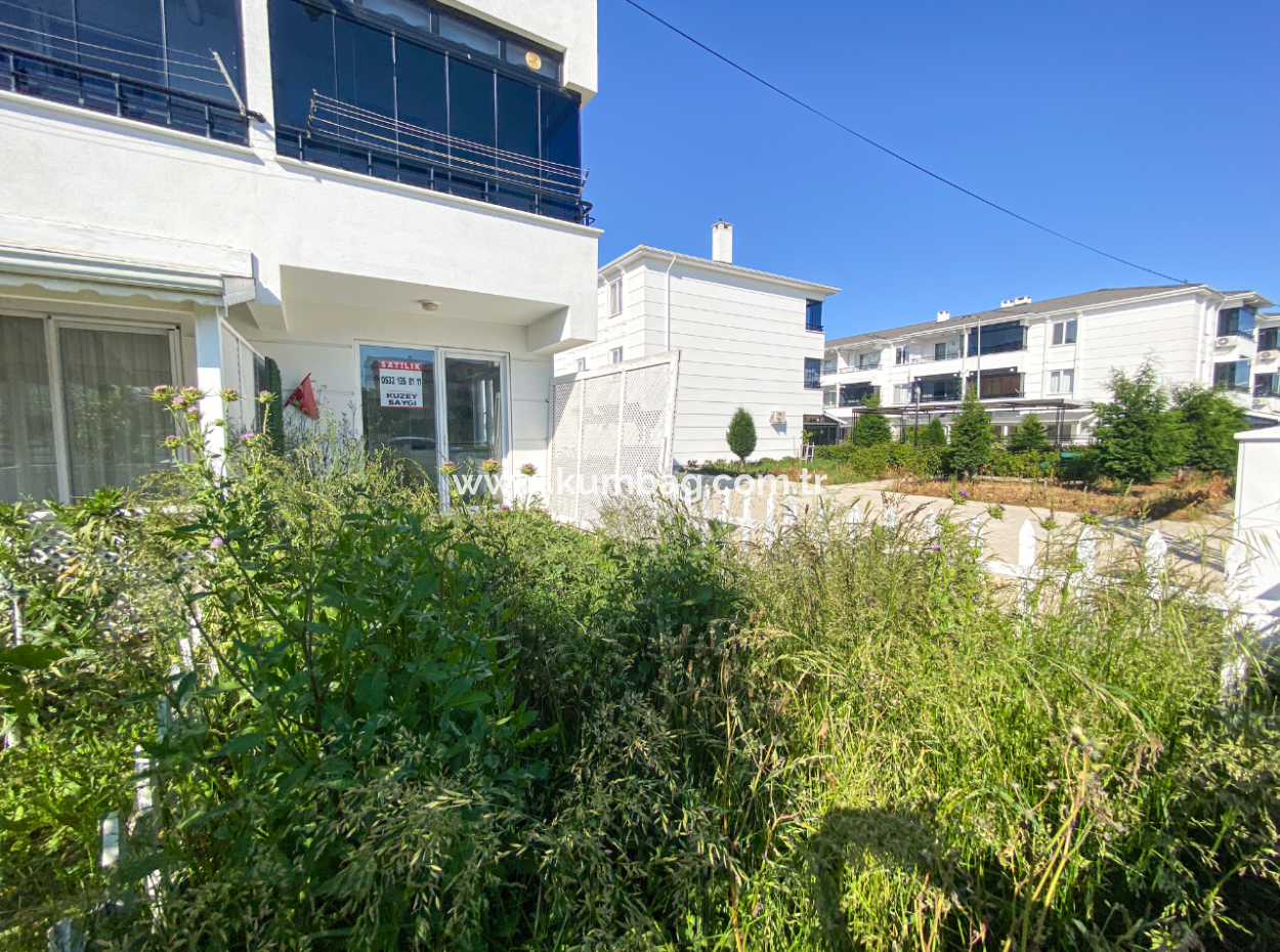 Aquaparklı Ve Havuzlu Sitede Satılık 1+1 Bahçeli Köşe Daire