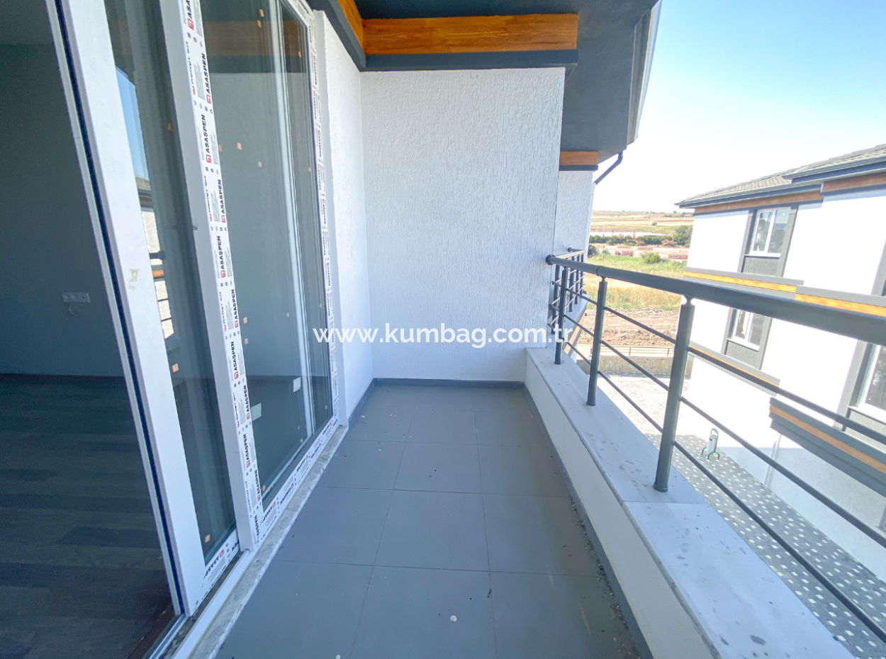 Kumbağ Denize Yakın Havuzlu Sitede Kiralık Lüks 2+1 Daire