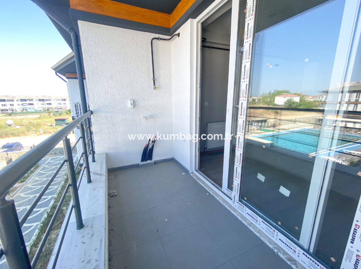 Kumbağ Denize Yakın Havuzlu Sitede Kiralık Lüks 2+1 Daire