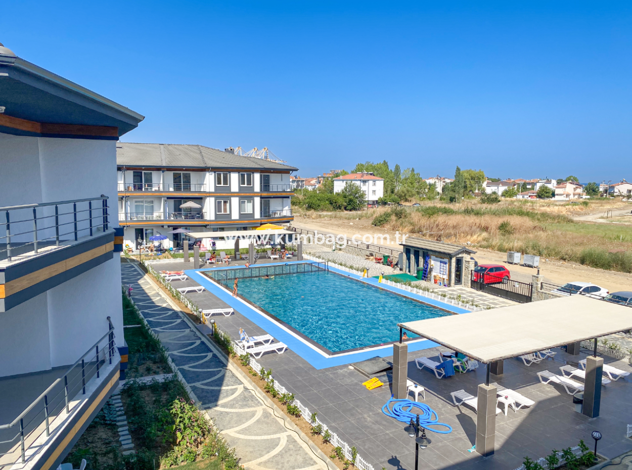 Kumbağ Denize Yakın Havuzlu Sitede Kiralık Lüks 2+1 Daire