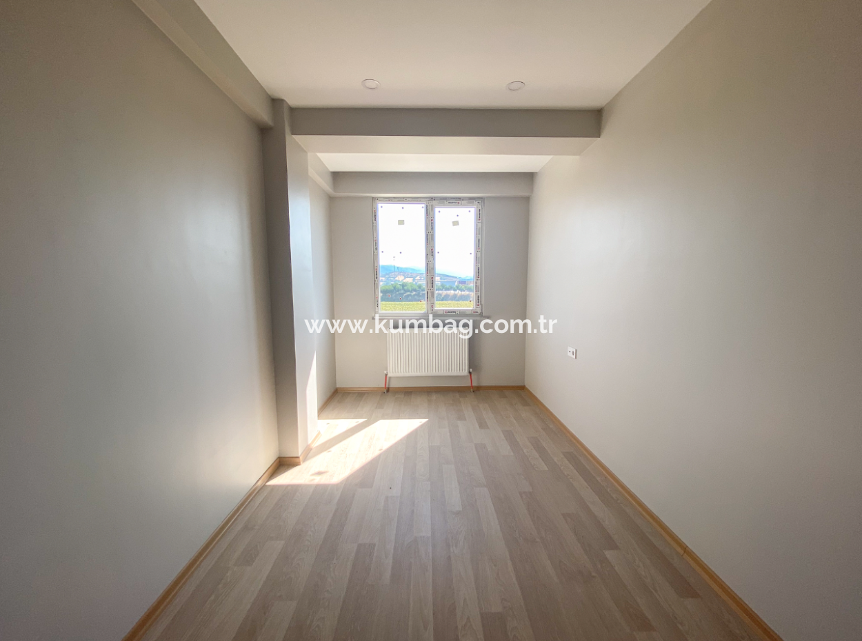 Kumbağ Denize Yakın Havuzlu Sitede Kiralık Lüks 2+1 Daire