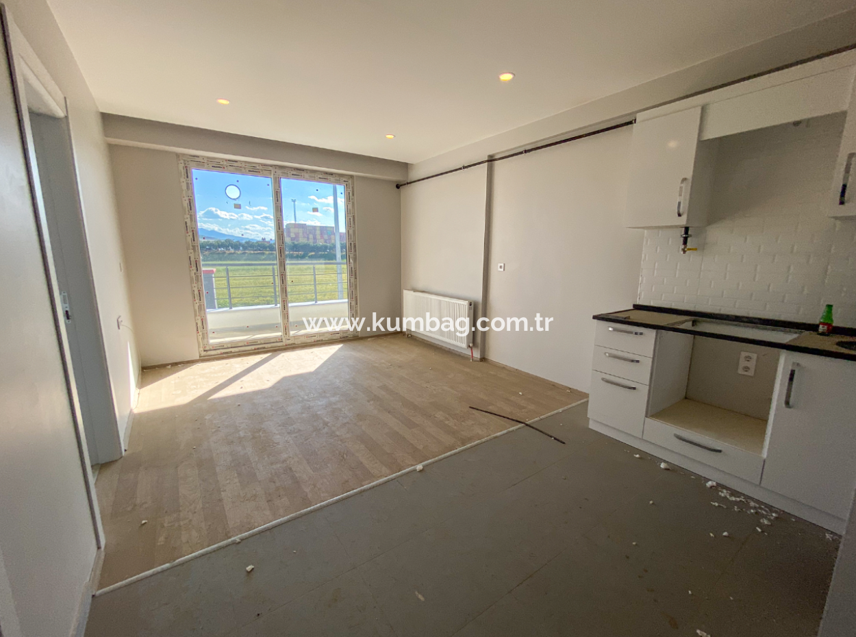Kumbağ Havuzlu Sitede Denize Yakın Kiralık Lüks 1+1 Daire